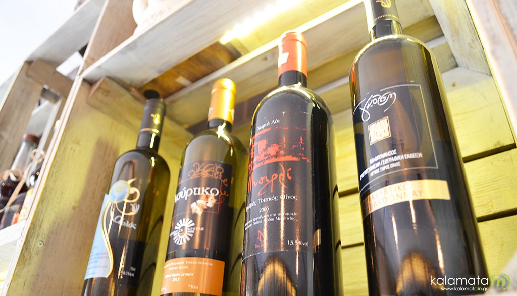 ena-mikro-magazi-san-spirtokouto-stin-kalamata-1