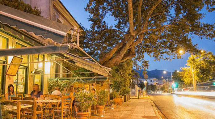 Ζωντανή μουσική στον Πλάτανο