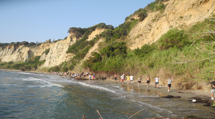 Πεζοπορία με Πανσέληνο στο Μονοπάτι Θαλασσοκρίνων από τον Ευκλή