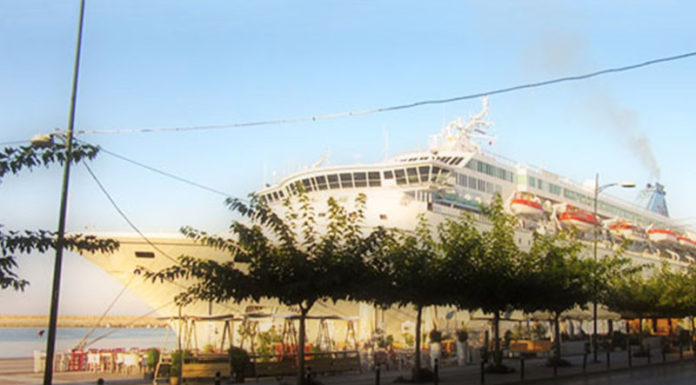 Το κρουαζιερόπλοιο «AMADEA» στο λιμάνι της Καλαμάτας